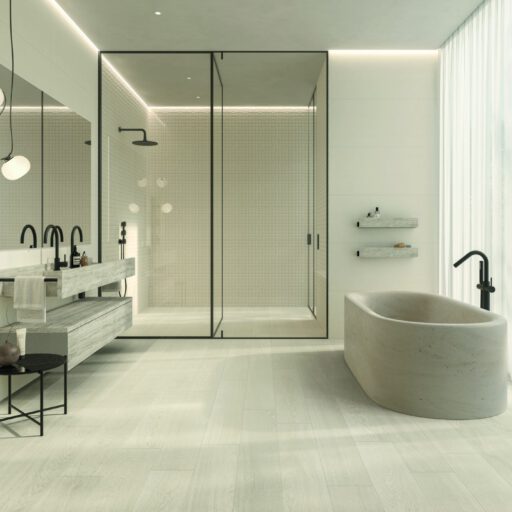 Wohnraum mit heller Holzoptik, Serie Log Select White Flamed von Atlas Concorde